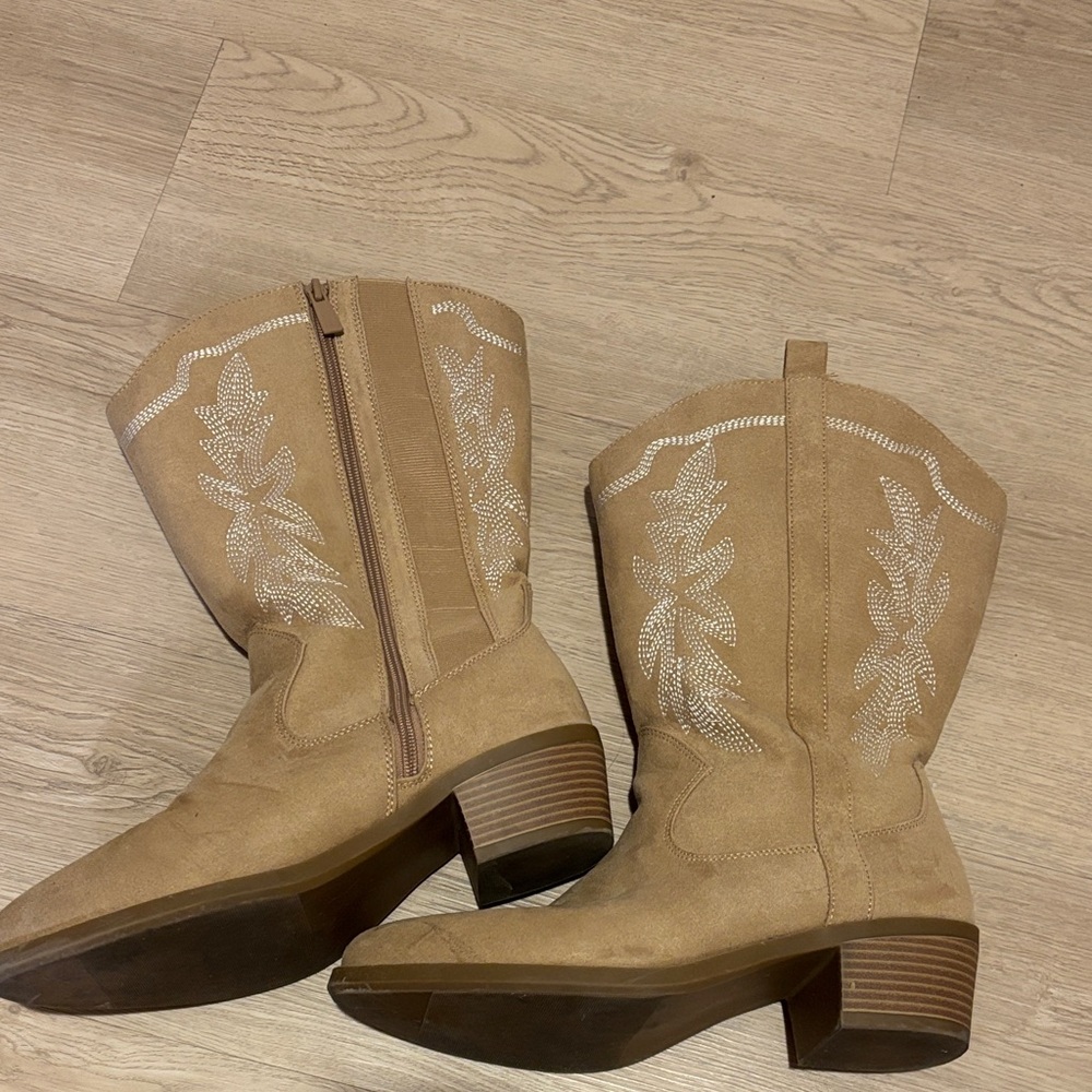 Tan Western-Style Women's Wide Calf Boots - Picture 2 of 4